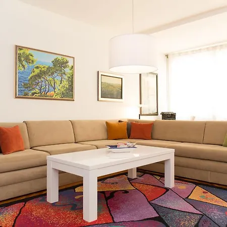 Gloria Apartment *
