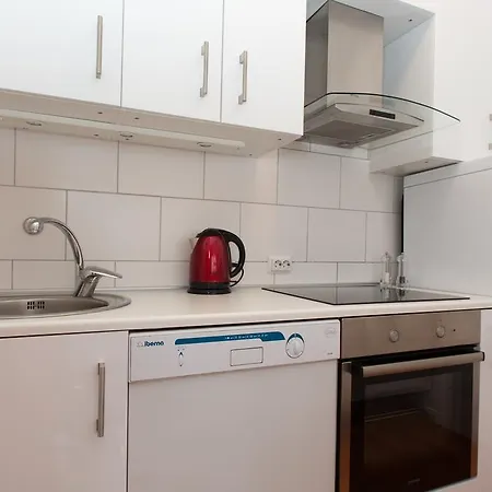 Gloria Apartment *